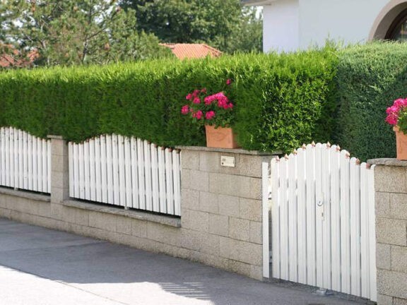 tore_gehtuere_weiss-576x432 tore_gehtuere_weiss-576x432