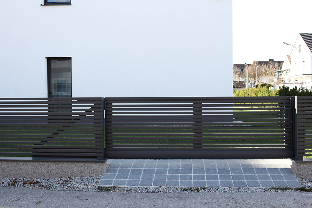 guardi-aluzaun-modell-linea-s-zaunfeld-schiebetor-5-lowres