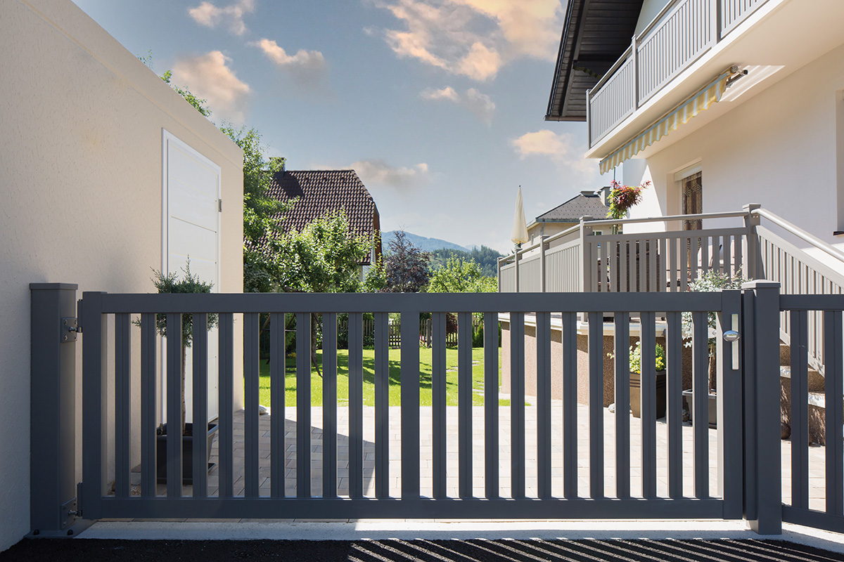 guardi-aluzaun-modell-modena-zaunfeld-gartentuer-1-lowres