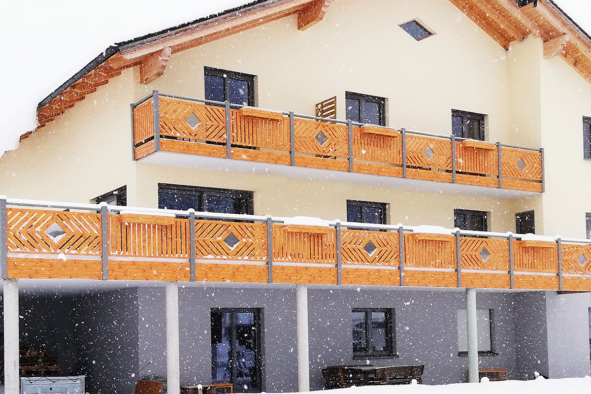 guardi-balkon-modell-flachau_blumenkisten-2-lowres