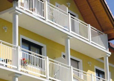 032_Balkon_Toskana_weiss-400x284 032_Balkon_Toskana_weiss-400x284